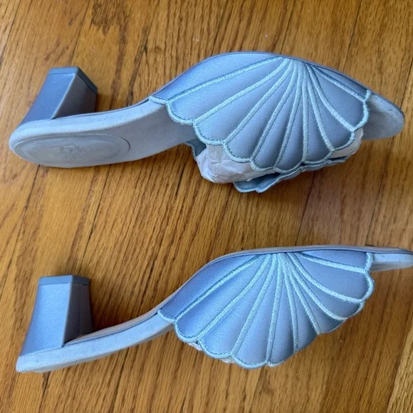 Reformation Waldena Mule Mist Satin Scallop Shell Size 9 LIKE NEW - Picture 5 of 10